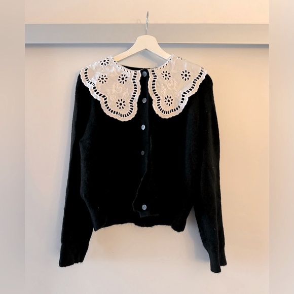 Sweaters - Black Embroidered Statement Collar Knit Cardigan Size S